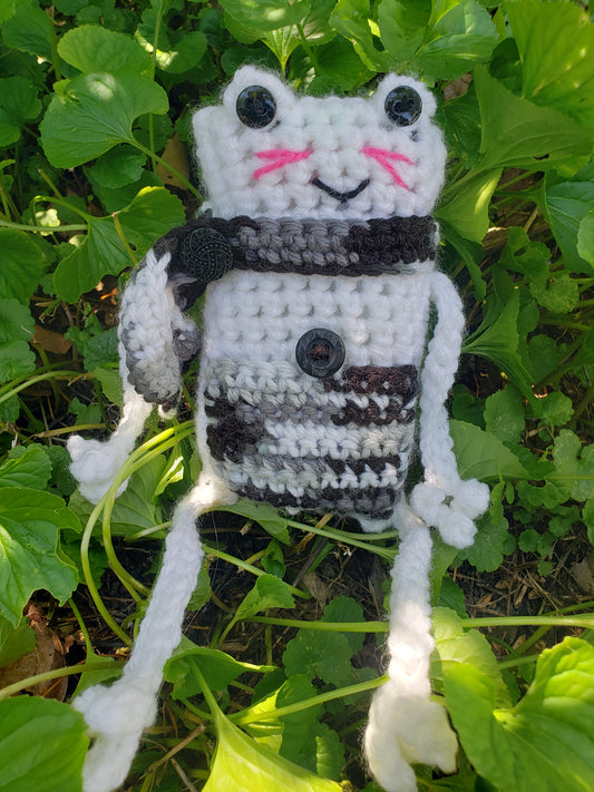 Crochet Leggy Frog With Pocket and Scarf